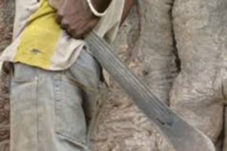 Côte d'Ivoire : Un homme tue sa femme à  coups de machette et s'enfuit